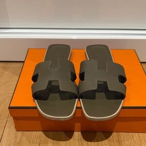 Hermes Oran Slide Sandals in Etoupe EUR size 40 authentic